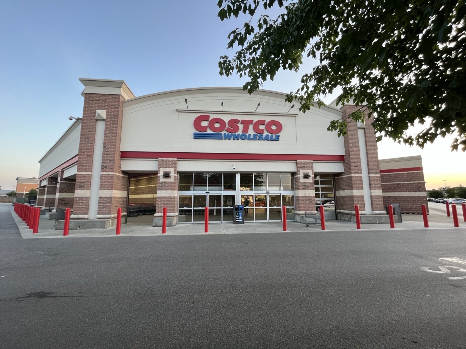 Avon Commons First Interstate Properties